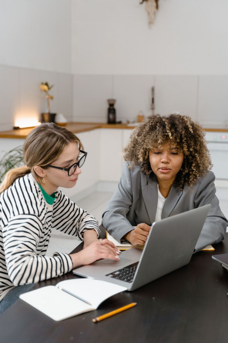 Banco do Povo divulga documentos necessários para linha de crédito em Itapura - O objetivo é oferecer financiamento para empreendedores formais e informais, associações e cooperativas de produção ou trabalho. Foto: pexels.com