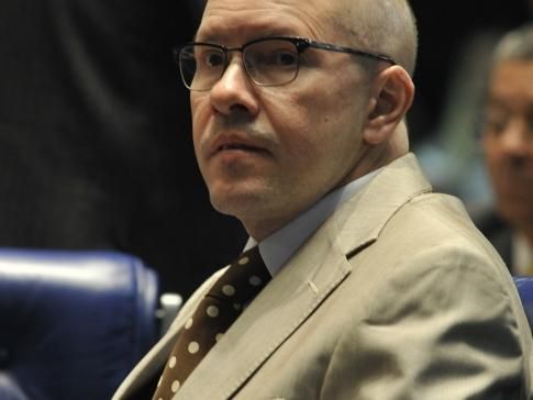 Ministério Público denuncia Demóstenes Torres, Cachoeira e ex-diretor da Delta - As denúncias resultaram da participação do ex-senador nos episódios relativos às operações Vegas e Monte Carlo, que apuraram esquema de corrupção e exploração ilegal de jogos em Goiás e no Distrito Federalp (Foto: Arquivo/ABr)