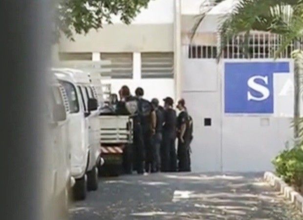 Após explosão, Gate fará varredura em presídio de Valparaíso - Grupo de Intervenção Rápida não chegou a ter acesso ao interior do prédio (Foto: Reprodução / TV TEM)