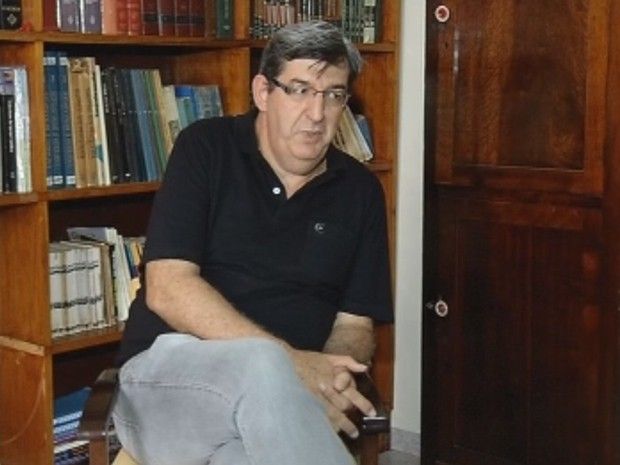 Padre fala de corrupção em missa e irrita vereadores de Pereira Barreto - Padre Max Pelarin Neto confirma que falou sobre os fatos, mas não citou nomes (Foto: Reprodução/ TV TEM)
