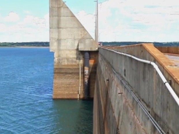 Nível do rio Tietê volta a subir com chuvas, mas recuperação é lenta - Nível voltou a subir, mas ainda está longe do ideal (Foto: Reprodução/ TV TEM)