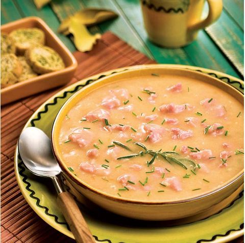 Aqueça seu inverno com uma Sopa de Mandioca com Linguiça - 