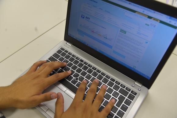 Receita abre consulta a lotes residuais do Imposto de Renda de 2008 a 2017 - As restituições terão correção de 6,73%, para o lote de 2017, a 101,02% para o lote de 2008 - Marcello Casal Jr./Arquivo Agência Brasil