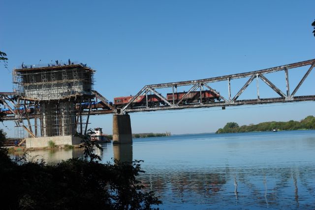 Ponte sobre Rio Paraná deve ser inaugurada no primeiro semestre de 2014 - Foto: Divulgação/Prefeitura de Andradina