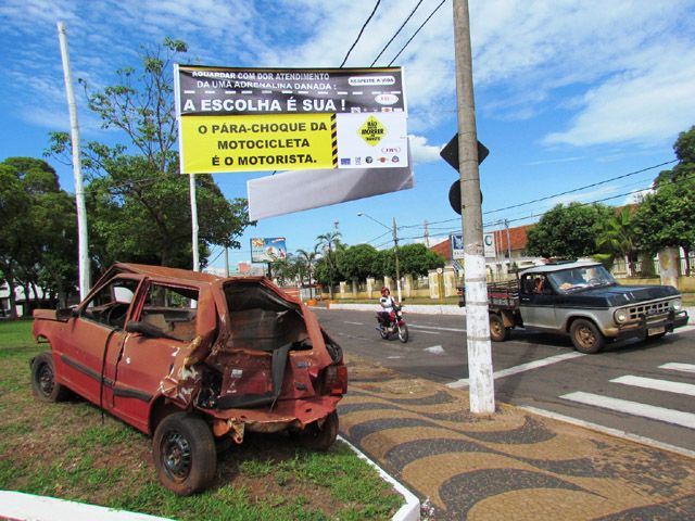 Carros batidos por pontos de Andradina fazem parte de campanha  - Foto: Divulgação/Prefeitura