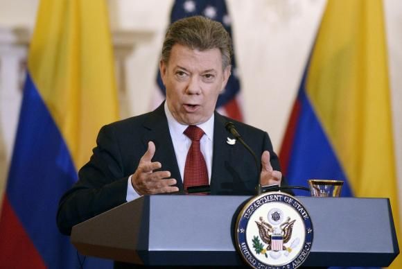 Prêmio Nobel da Paz é concedido ao presidente da Colômbia - Juan Manuel Santos, presidente da Colômbia, recebe o Prêmio Nobel da Paz. Foto: EPA/Olivier Douliery/Arquivo Agência Lusa Prêmio Nobel da Paz é concedido ao presidente da Colômbia - Juan Manuel Santos, presidente da Colômbia, recebe o Prêmio Nobel da Paz. Foto: EPA/Olivier Douliery/Arquivo Agência Lusa