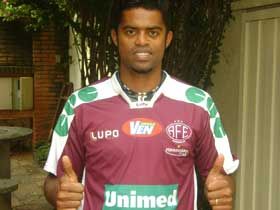 Andradinense Fabrício Carvalho vai defender a Ferroviária na Série A-2 do Paulistão - Fabrício Carvalho posa com a camisa da Ferroviária (Foto: Divulgação / Ferroviária)