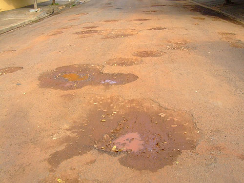 Andradina: Rua Mato Grosso está esburacada - Andradina: Rua Mato Grosso está esburacada -