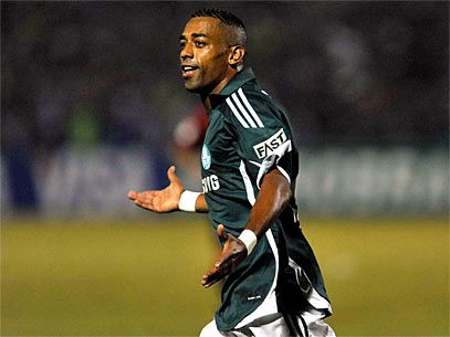 Com gritos de burro a Zago, Palmeiras passa pelo Atlético-PR - Com gritos de burro a Zago, Palmeiras passa pelo Atlético-PR -