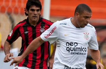 Souza e Ronaldo comandam virada corintiana sobre Atlético-PR - Souza e Ronaldo comandam virada corintiana sobre Atlético-PR -