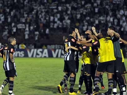 Santos faz 4, vence Botafogo e garante vaga na semifinal - Santos faz 4, vence Botafogo e garante vaga na semifinal -
