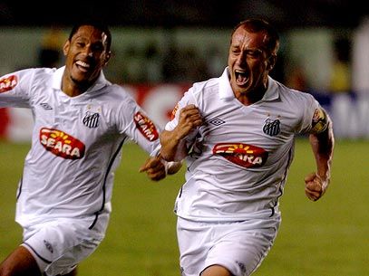 Santos mantém rotina de goleadas e fica perto do 1º lugar - 