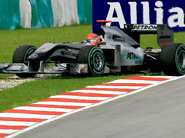 Ecclestone: Schumacher não é turista e voltará a ganhar - Ecclestone: Schumacher não é turista e voltará a ganhar -