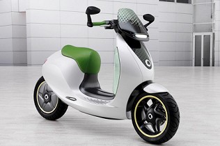 Rivais nas quatro rodas, Mini e Smart lançam scooters - 