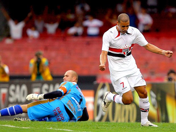 Gol de zagueiro nos acréscimos dá vitória ao São Paulo - Gol de zagueiro nos acréscimos dá vitória ao São Paulo -