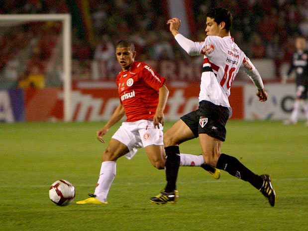 Inter sufoca São Paulo, mas leva vantagem mínima para o Morumbi - Inter sufoca São Paulo, mas leva vantagem mínima para o Morumbi -
