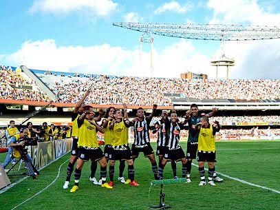 Santos toma sufoco, marca no fim e fica próximo da final - Santos toma sufoco, marca no fim e fica próximo da final -