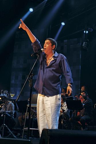 "Gravo bebendo cerveja para a voz ficar rouca", diz Zeca Pagodinho - "Gravo bebendo cerveja para a voz ficar rouca", diz Zeca Pagodinho -
